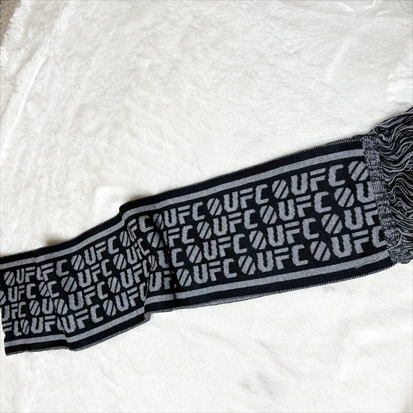 NWT UFC Official Logo Fringe Ratner Muffler Scarf in Grey/ Black Adult OS - Picture 2 of 5